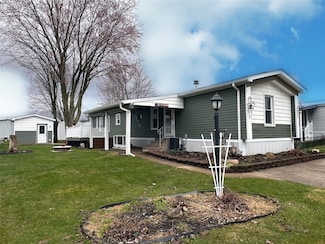 8217 Cloveridge Dr, Erie, PA 16509