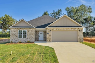 121 Early Dr, Byron, GA 31008