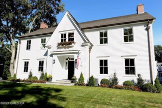41 Lockwood Ln, Riverside, CT 06878