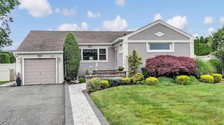 20 Margaret Rd, Massapequa, NY 11758
