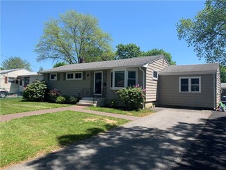 114 Hanover St, Warwick, RI 02886