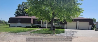 2715 Parkview Dr, Central City, NE 68826