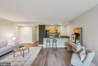 800 4th St SW Unit S525, Washington, DC 20024