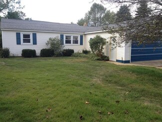 9831 Kathleen St, Grant, MI 49327