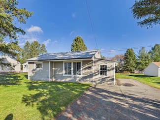 26 Lincoln St, Presque Isle, ME 04769