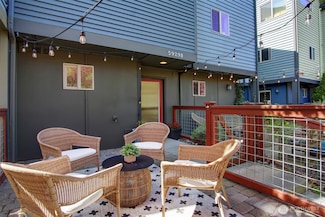 5929 California Ave SW Unit B, Seattle, WA 98136