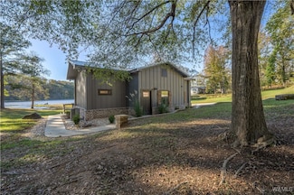 16772 N River Shores Rd, Northport, AL 35475