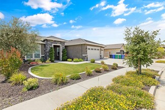 2011 W Monte Ave, Porterville, CA 93257