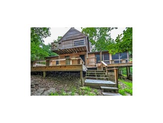 5350 NW Platte Dr, Riverside, MO 64150