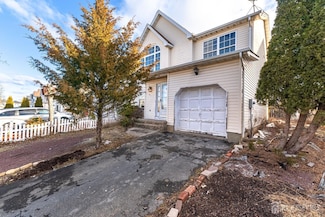 63 Scarlet Dr, Parlin, NJ 08859