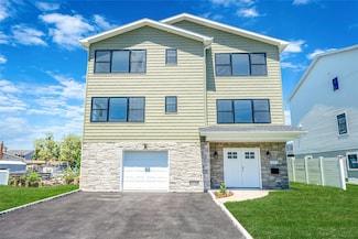 237 Mott St, Oceanside, NY 11572