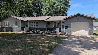 1404 6th St, Monett, MO 65708
