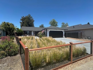 919 W Starburst Ct, Windsor, CA 95492