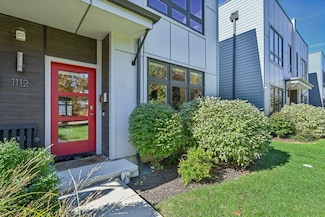 1112 Pitner Ave, Evanston, IL 60202