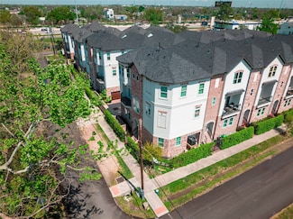 1003 E 28th St, Houston, TX 77009