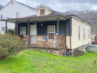 1407 W 5th Ave, Williamson, WV 25661