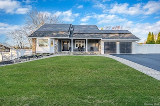 11 Chivalry Ln, Nesconset, NY 11767