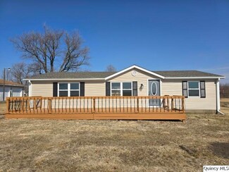 1025 Augusta Rd, Carthage, IL 62321
