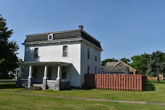 207 State St, Benson, IL 61516