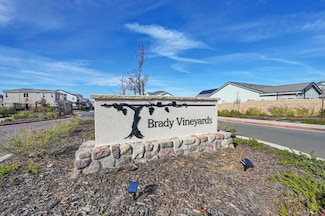 1911 Petite Syrah Ln, Roseville, CA 95747