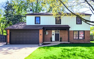 4532 Waubansie Ln, Lisle, IL 60532