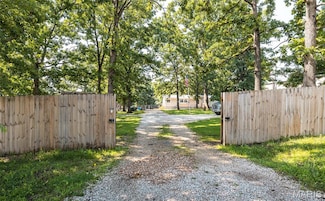 13634 State Route D, Dixon, MO 65459