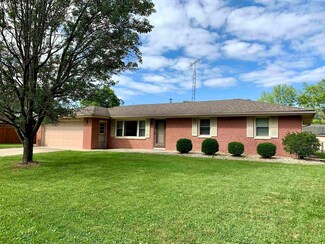 2205 N Old Towne Ln, Muncie, IN 47304
