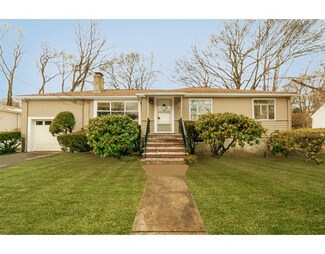 15 Linda Ln, Newton Highlands, MA 02461