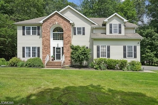 2 Cardinal Ln, Budd Lake, NJ 07828
