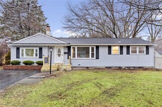 106 Greenhedge Dr, Camillus, NY 13031