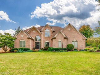 2590 MacNaughten St NW, North Canton, OH 44720
