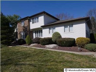 20 Terence Dr, Manalapan, NJ 07726