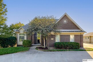 654 Bailey Dr, Papillion, NE 68046