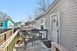 725 5th St, Dickinson, TX 77539