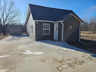 540 8th St SW, Oelwein, IA 50662