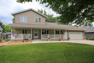 1029 Goebel St SW, Hutchinson, MN 55350