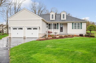 43 Juniper Wood Dr, Haverhill, MA 01832