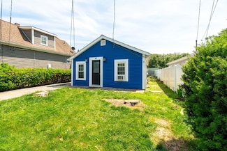 42 Mccabe St, South Dartmouth, MA 02748