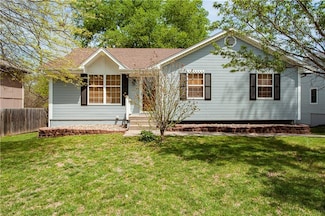 2152 NE Concord St, Lees Summit, MO 64086