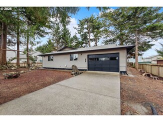 845 Webster Ave, Coos Bay, OR 97420