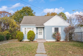 7 W Bay Shore Rd, Bay Shore, NY 11706