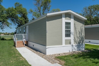 130 Kingsway Dr, North Mankato, MN 56003