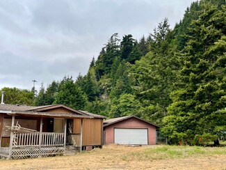 110 Silverside Cir, Klamath, CA 95548