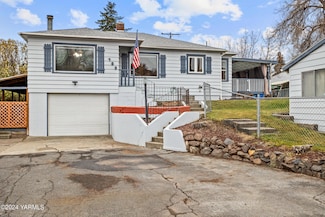 700 W Pear Ave, Selah, WA 98942