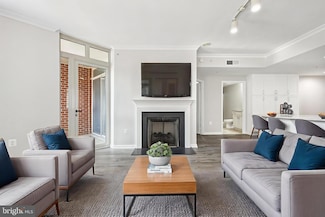 4480 Market Commons Dr Unit 416, Fairfax, VA 22033