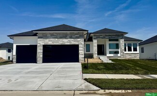 5431 N 212th St, Elkhorn, NE 68022