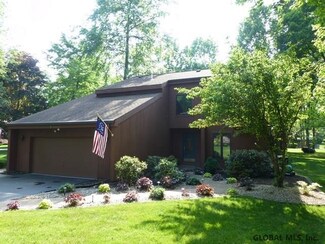 2 Lynn Ct, Rexford, NY 12148