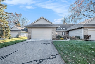 7079 Treetop Ln NE, Rockford, MI 49341