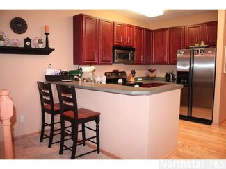 3017 3017 Chamberlain St N, Maplewood, MN 55109