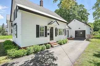 15 Pleasant St, Lisbon Falls, ME 04252